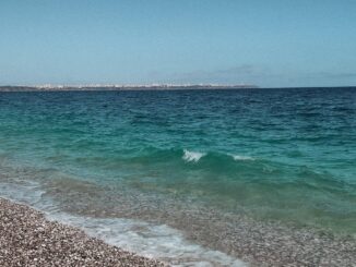 Море - в Алании в ноябре еще можно купаться!