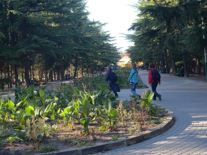 В октябре в Алуште можно одеваться в легкие куртки