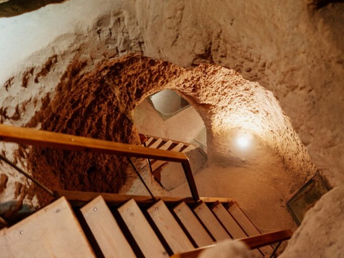 Подземный город Деринкую, фото unsplash.com/@igorharrier Подземный город Деринкую в Каппадокии