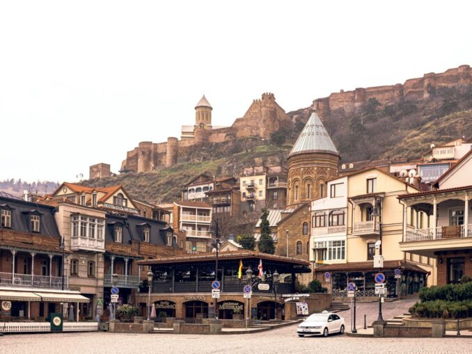Температура воздуха в Тбилиси в Грузии зимой редко опускается ниже нуля градусов