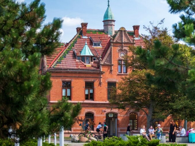 Здание администрации Зеленоградска - одно из самых интересных мест города