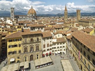 Площадь Синьории в первую очередь нужно посмотреть туристу во Флоренции