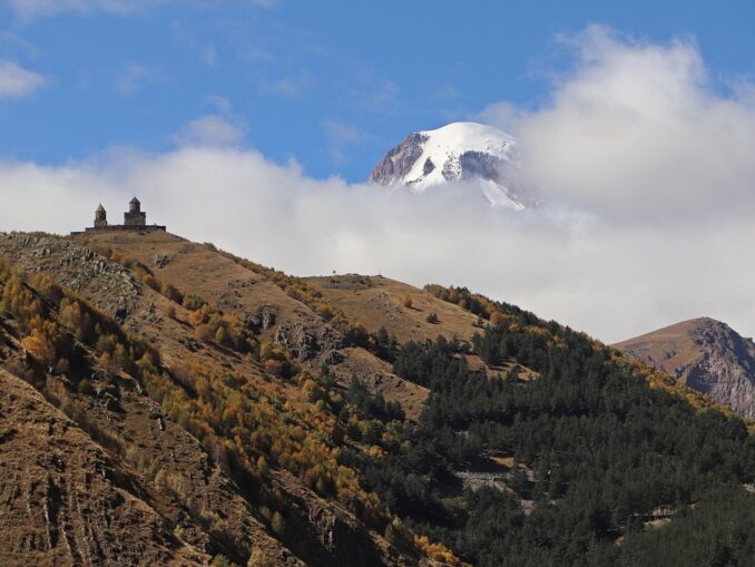 Горы - в ноябре в Грузию стоит ехать на отдых!