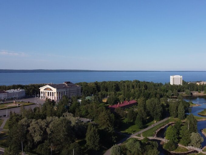 На Онежскую набережную нужно сходить в Петрозаводске обязательно