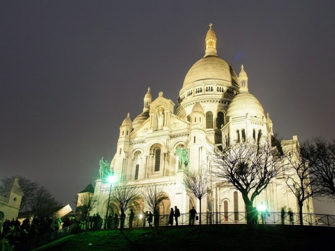 Basilica Sacre -Cur - one of the architectural attractions of Paris