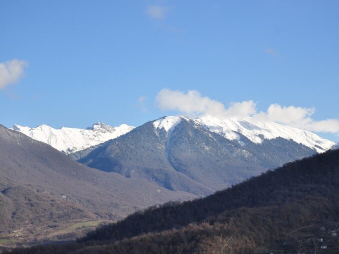 It’s cold in mountainous Abkhazia in December, photo @Frolzart/Wikimedia Commons When traveling around Abkhazia in December you need to dress warmly