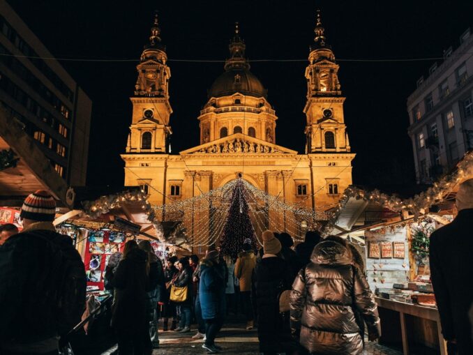 Fair in front of St. Stephen's Basilica, photo unsplash.com/@Krisztian Tabori Celebrating Christmas in a big way in Budapest
