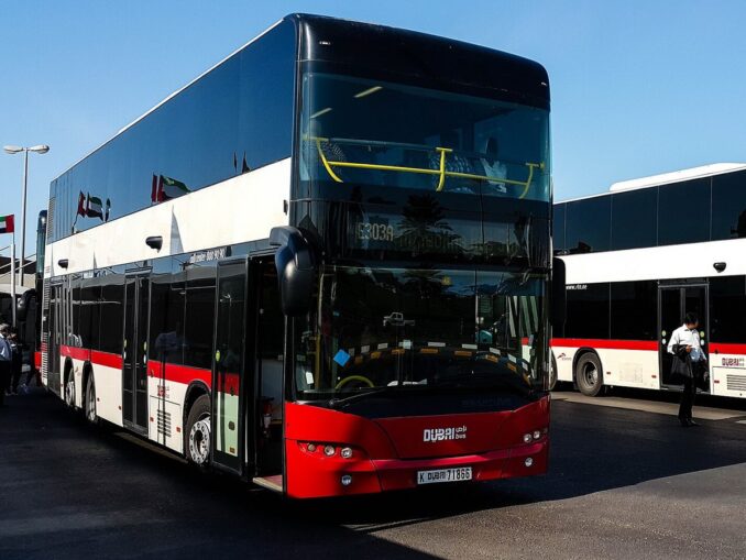 На междугороднем автобусе из Шарджи до Дубая ехать 40 минут
