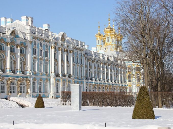 Большой Екатерининский дворец в Пушкине, фото @Елена Гумерова/Wikimedia Commons Большой Екатерининский дворец в Пушкине зимой нужно посмотреть обязательно