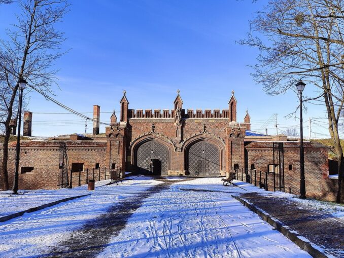 In Kaliningrad in January you should dress warmly: there are frosts and snow