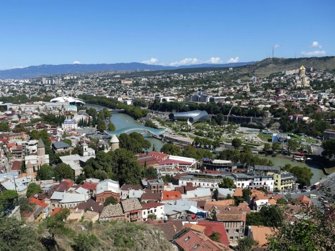 Парк Рике и мост Мира - интересные места Тбилиси, которые стоит посетить