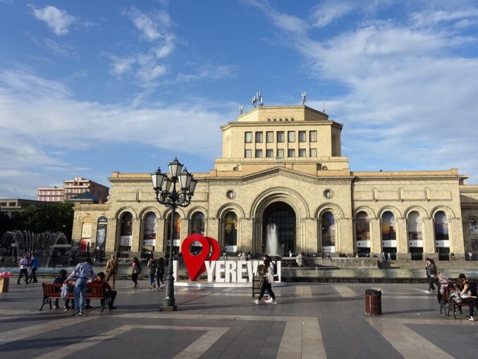 В Музей истории Армении определенно стоит сходить в Ереване туристу 