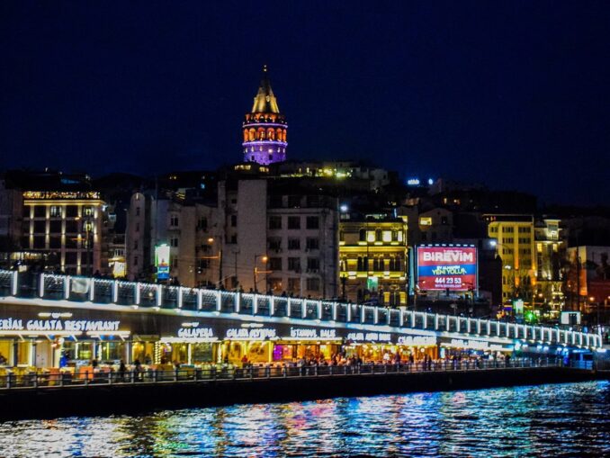 On New Year's holidays you need to see Istanbul at night