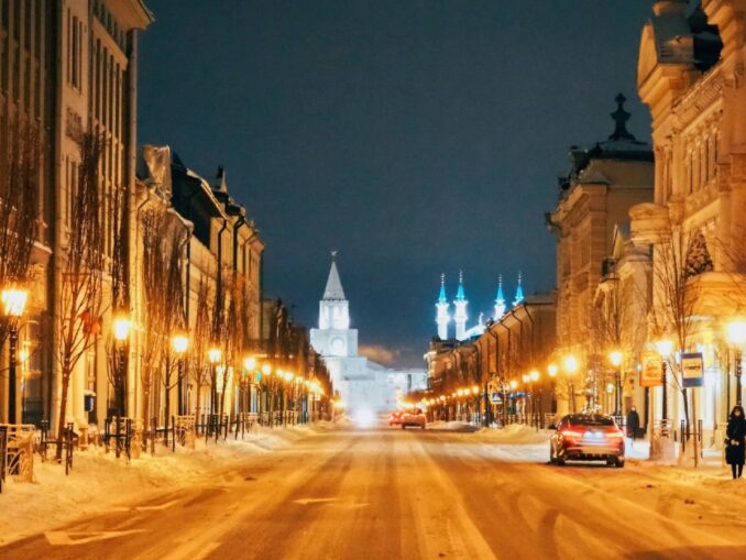 In January in Kazan you need to dress very warmly: down jackets and short fur coats