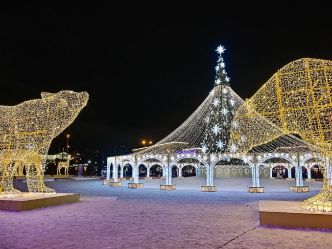 Празднично украшенный зимний Мурманск стоит увидеть!