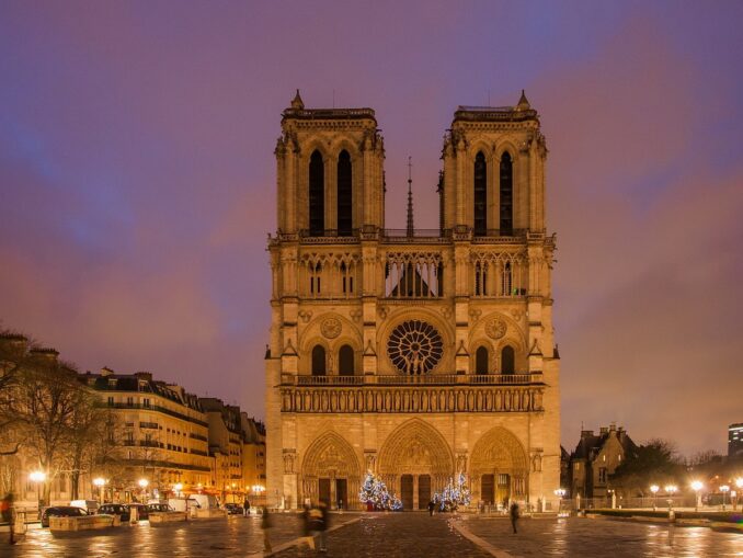 Стоит ли отмечать Новый год в Париже? 7 Температура воздуха в Париже в праздники достигает +10-12°C