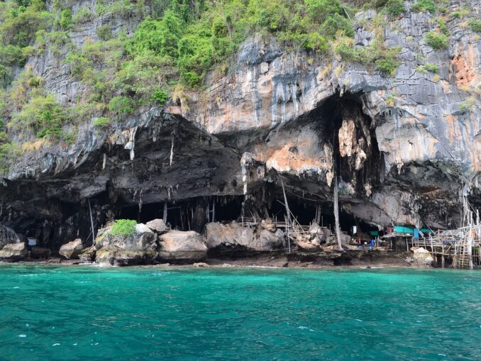 Пещеру Викингов нужно увидеть на Пхи-Пхи в первую очередь