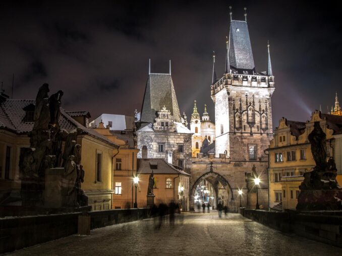 Charles Bridge in Prague in winter, photo @LubosHouska/Pixabay.com On the eve of New Year and Christmas, an atmosphere of magic reigns in Prague