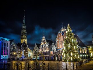 На Рождество и Новый год в Ригу стоит поехать, чтобы окунуться в атмосферу волшебства