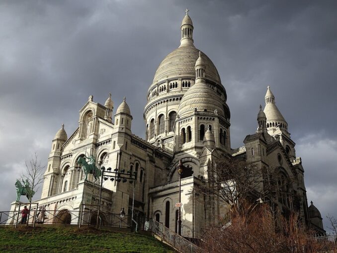 Монмартр и Сакре-Кёр в Париже нужно посетить в любое время года
