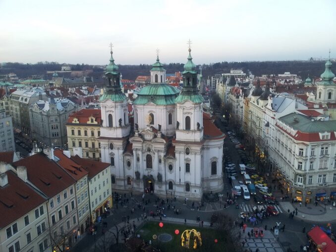 It's usually cloudy on New Year's Eve in Prague, photo @Musicaline/Wikimedia Commons The air temperature in Prague on New Year's Day rises to +8-10 degrees Celsius