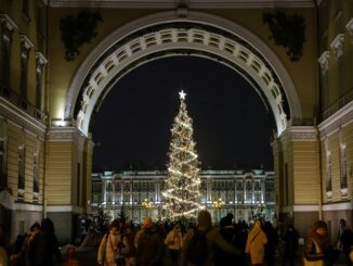 Дворцовая площадь - в Санкт-Петербург в январе стоит ехать для празднования Нового года