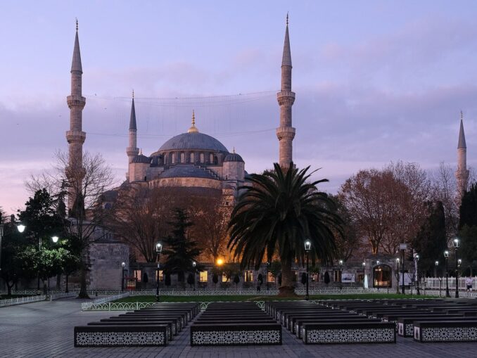 Голубую мечеть в Стамбуле стоит посещать в любое время года