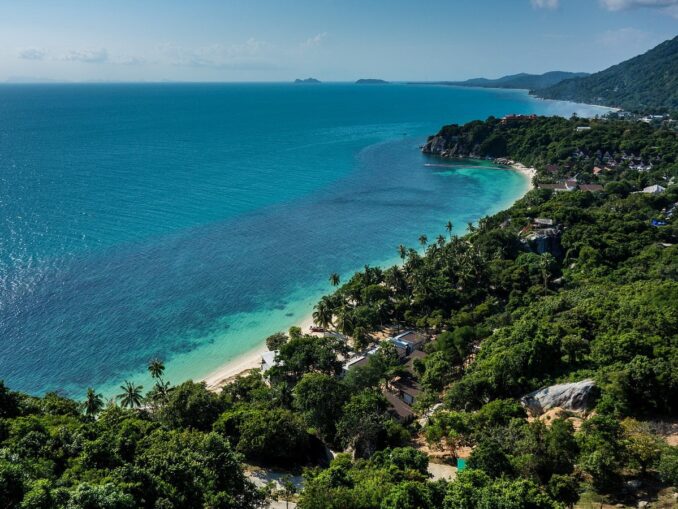 На остров Пханган в Таиланде едут на лучнные пати