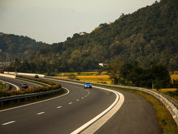 Шоссе в Турции - в Каппадокию легко приехать на машине даже из России