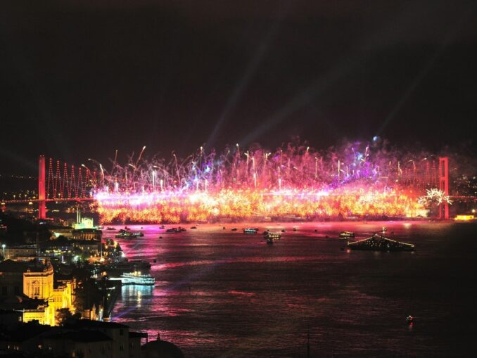 On New Year's Eve there is a big fireworks display in Istanbul.