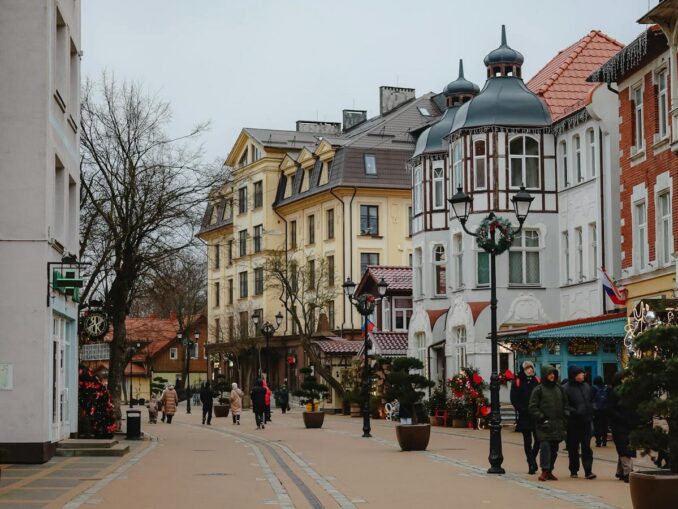 There are many tourists in Zelenogradsk in January