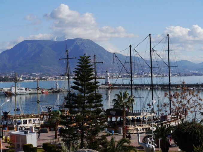 View of Alanya port, photo @André KURT/Pixabay.com The air temperature in Alanya in January rises to +20-22 degrees Celsius