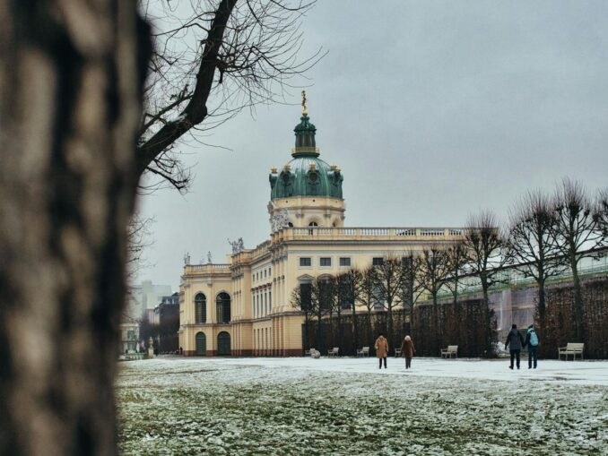 Charlottenburg - in winter in Berlin you need to dress warmly