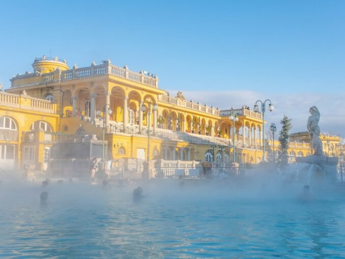 Даже зимой можно посещать купальни Сечени