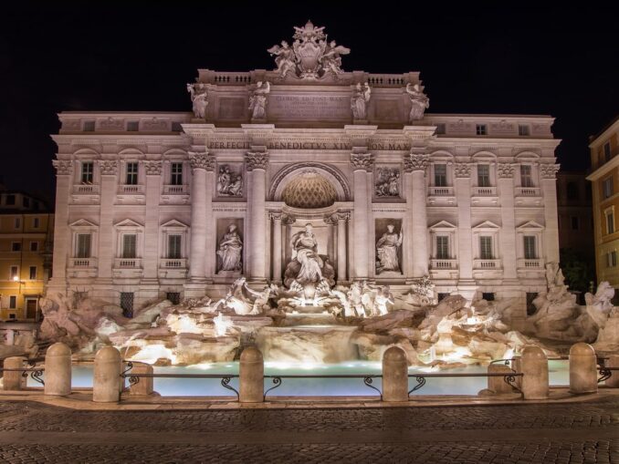 Фонтан Треви - температура воздуха в Риме в январе может подниматься до +15 градусов Цельсия