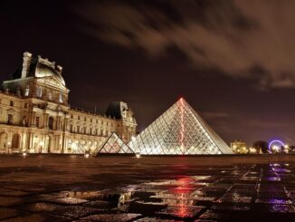 Лувр - в Париж в феврале стоит ехать на экскурсии