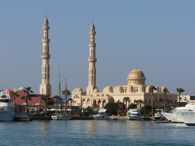 Мечеть Эль-Мина в Хургаде туристу нужно увидеть в первую очередь