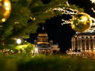 Подсвеченный Исаакиевский собор - если встретить Новый год в Санкт-Петербурге, это запомнится!