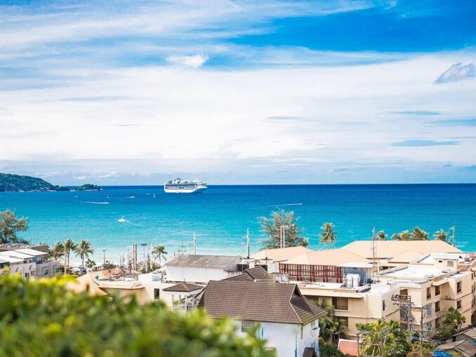 На Пхукет в феврале стоит ехать на пляжный отдых!