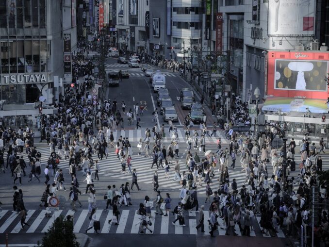 Перекресток в районе Сибуя нужно посетить в Японии обязательно