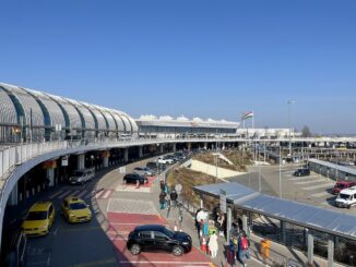 Из аэропорта до Будапешта можно добраться на автобусе или машине