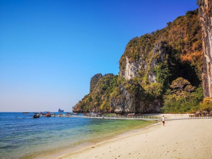 Beach in Phuket, photo @Erik Karits/Pixabay.com Beach - the water temperature in Phuket in February does not fall below +28 degrees Celsius