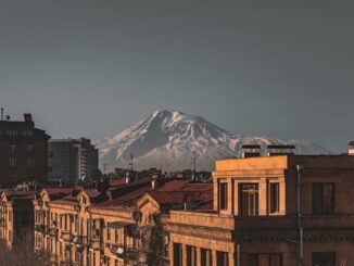 Арарат и город - в Ереван в марте стоит ехать на экскурсии