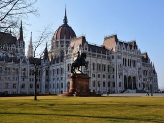 Венгерский Парламент - в марте в Будапешт стоит ехать на экскурсии
