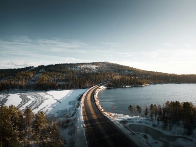 Kola Peninsula - air temperature in Murmansk in March can drop to -20-25 degrees Celsius