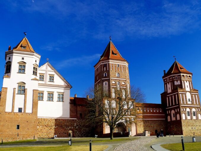 Mir Castle, Belarus, photo @sandexx/Wikimedia Commons Mir Castle - there is something to see in Belarus in March