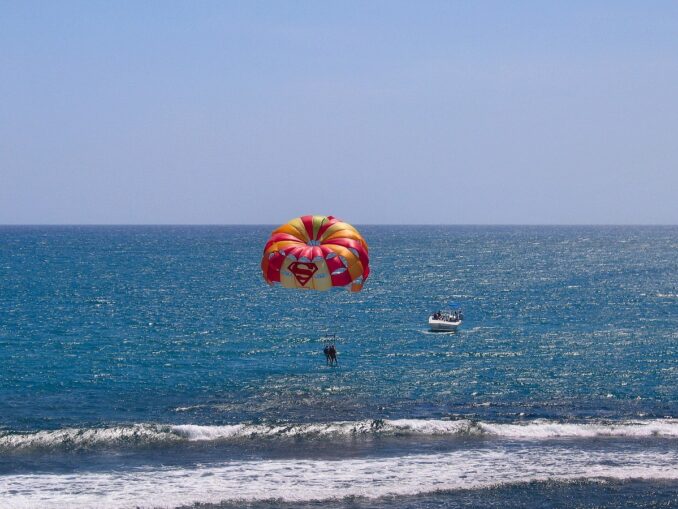 In Hurghada in early spring you can go parasailing