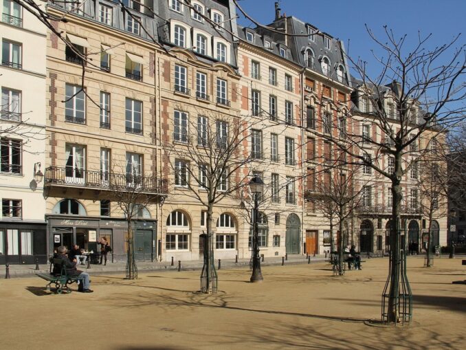 In March in Paris you need to dress warmly