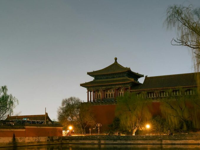 Летний дворец - температура воздуха в Пекине в марте поднимается до +20 градусов Цельсия