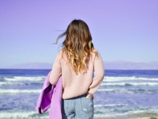 Что взять девушке с собой на море?